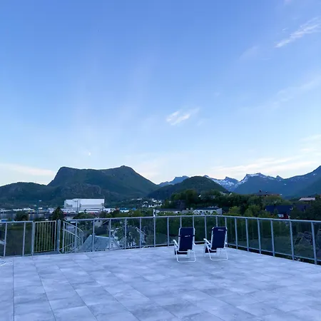 Vestermyrveien, * Svolvær